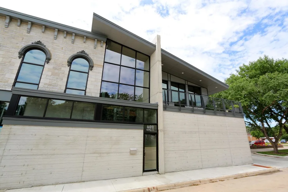Atura Architecture/Dean Snyder Construction - Photo 9