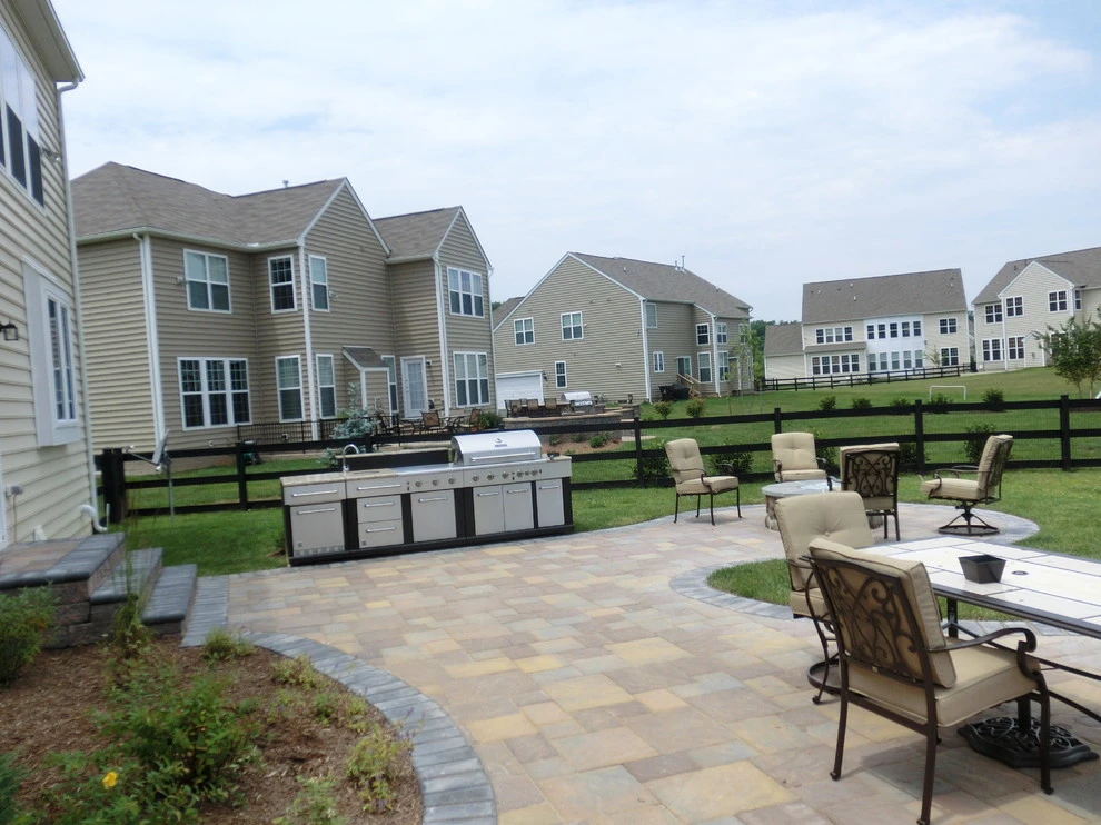 Outdoor Kitchens by Green Spaces Landscaping - Photo 2