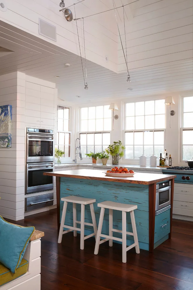 Elegant Seaside Getaway by Blue Oak Architecture - Photo 2