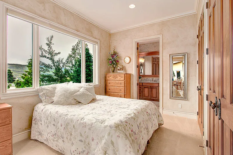 Regal by Complete Design Inc. - Photo 4