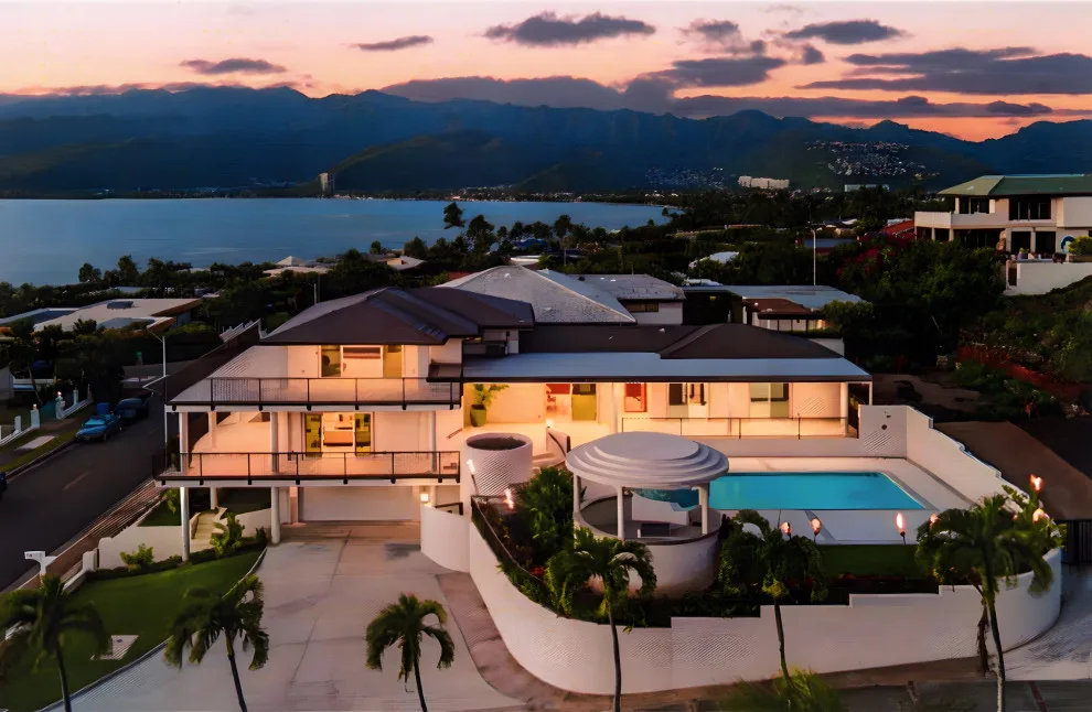 HAWAII KAI SIGNIFICANT RENOVATION by William J. Benjamin, AIA | Lux Homes Hawaii - Photo 2