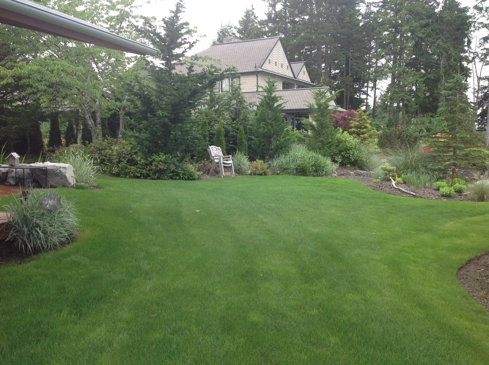 Lawn and flower beds by Puget Sound Landscaping, Inc. - Photo 5