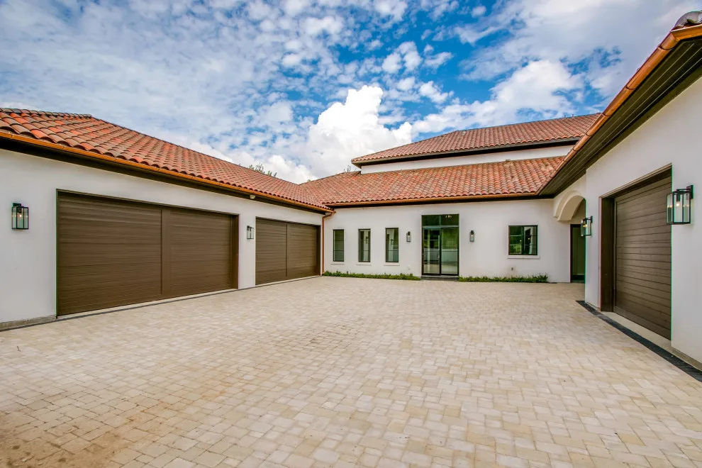 Distinctive Dwellings - Thayne Hillrichs - Photo 3