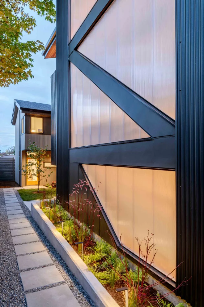 Meridian Home by Click Architects - Photo 10