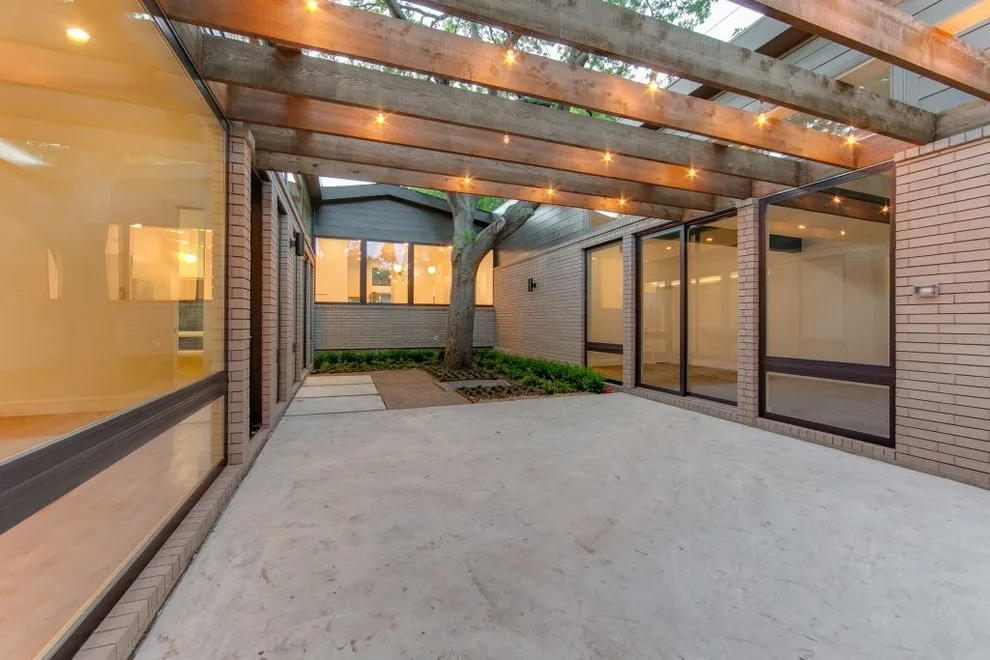 Mid-Century House by Robert Durham Architecture - Photo 2