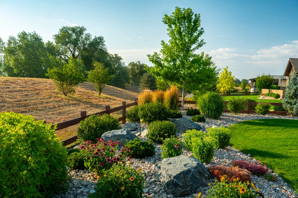 MOUNTAIN CANVAS by Duke's Landscape Company - Photo 7