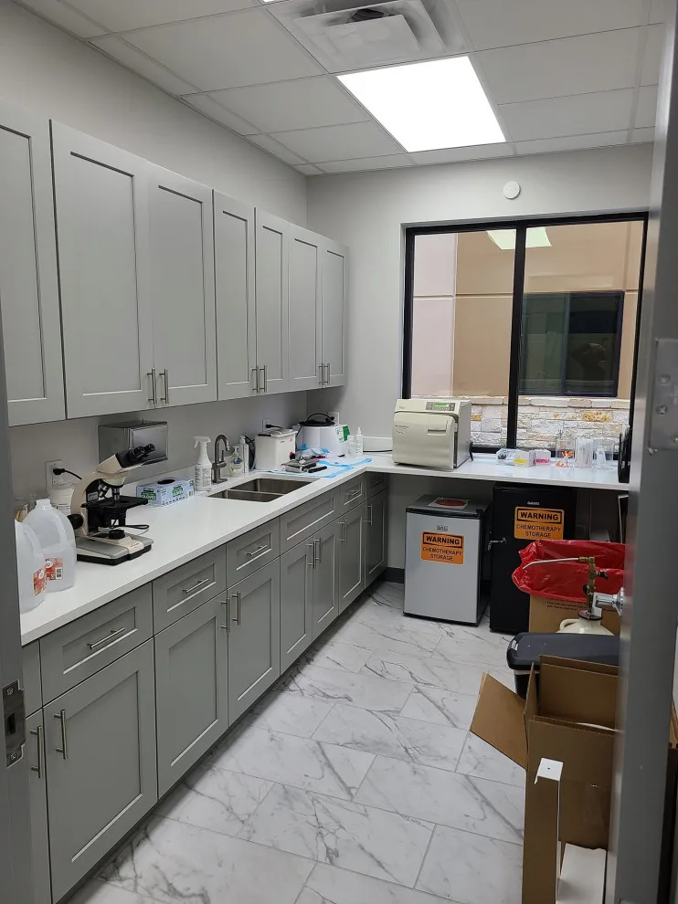 San Antonio Dermatology Clinic Renovation by Franklin & Zaldivar Architecture And Planning - Photo 18