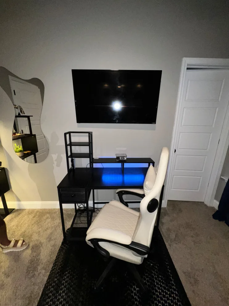 Dez's Style by Calming Home By Venus, LLC - Photo 15