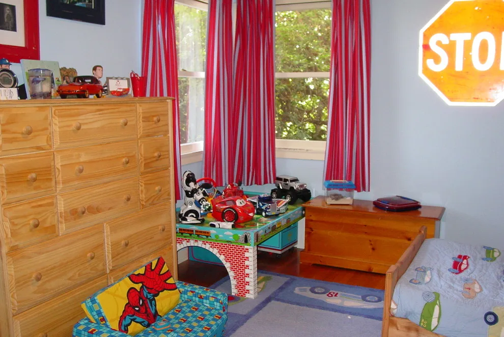 Los Feliz Kids' Room by Abbey Claire Professional Organizing - Photo 2