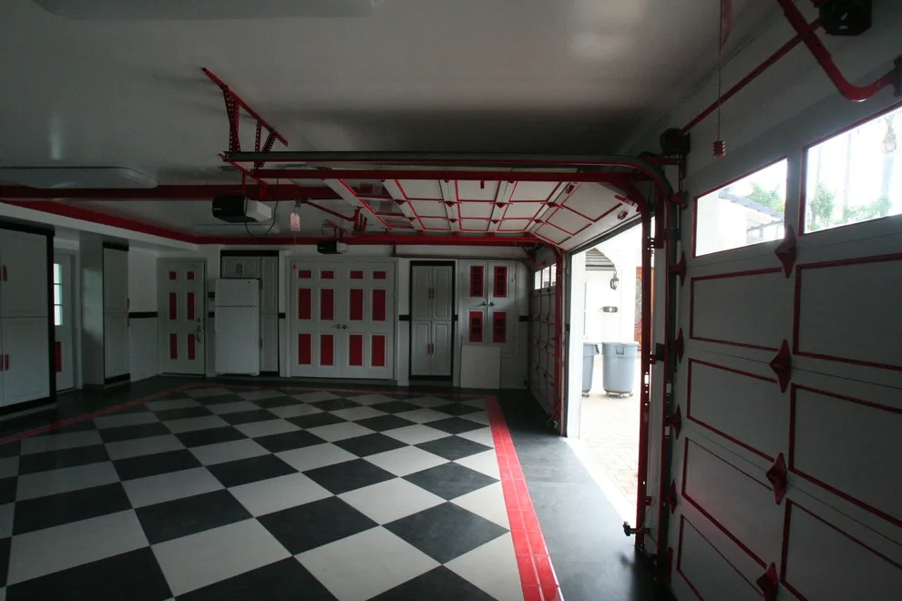 Luxury Garage and Showroom by Closet Solutions - Photo 4