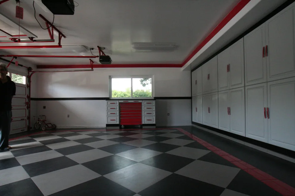 Luxury Garage and Showroom by Closet Solutions - Photo 3