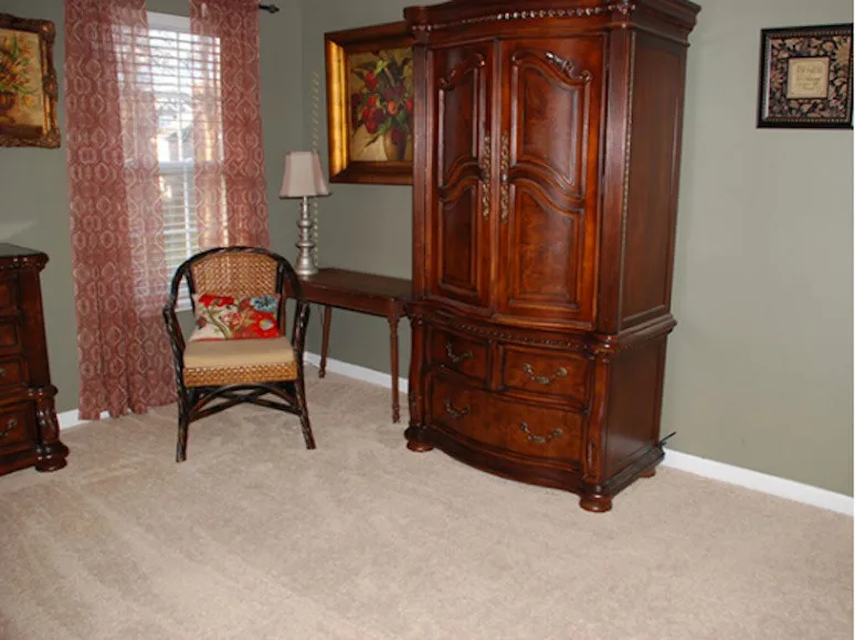 Orderly Manner - Photo 13