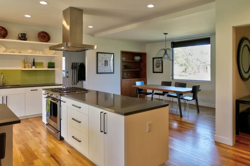 Barton Home by John TeSelle - Photo 6