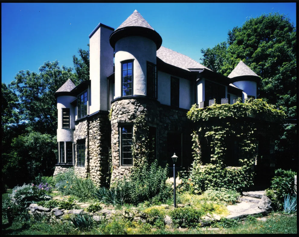 Fortress Ascends from the Embers by Daniel Koplowitz Architect - Photo 2