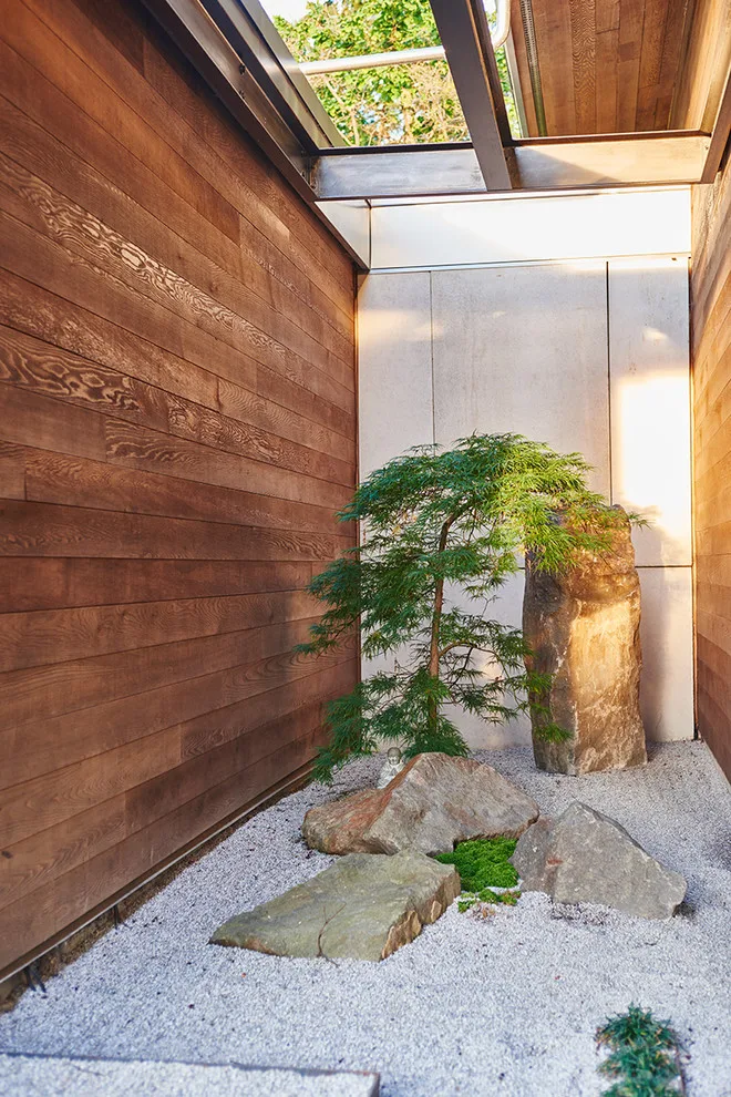 Clyde Hill Modernist by Garret Cord Werner Architects & Interior Designers - Photo 15