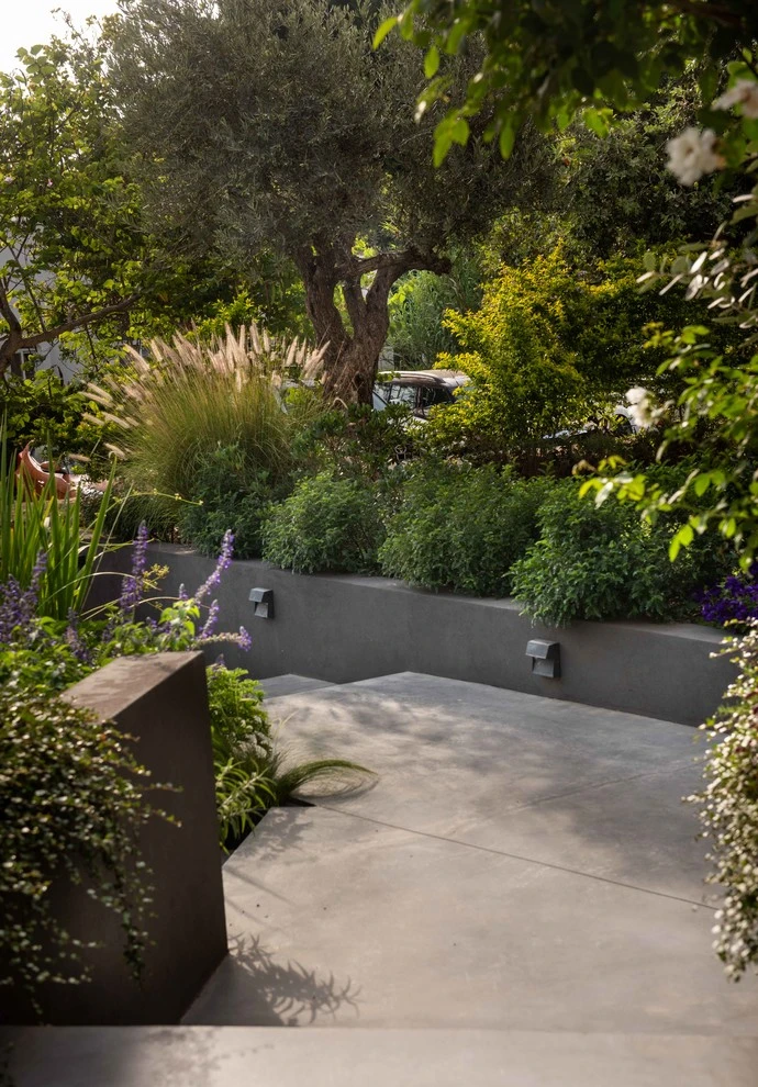 MODERN MEDITERRANEAN DESIGN by Roy Altaras Landscape Design And Build - Photo 11