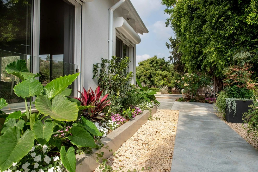 LANDSCAPE AND HARDSCAPE by Roy Altaras Landscape Design And Build - Photo 11