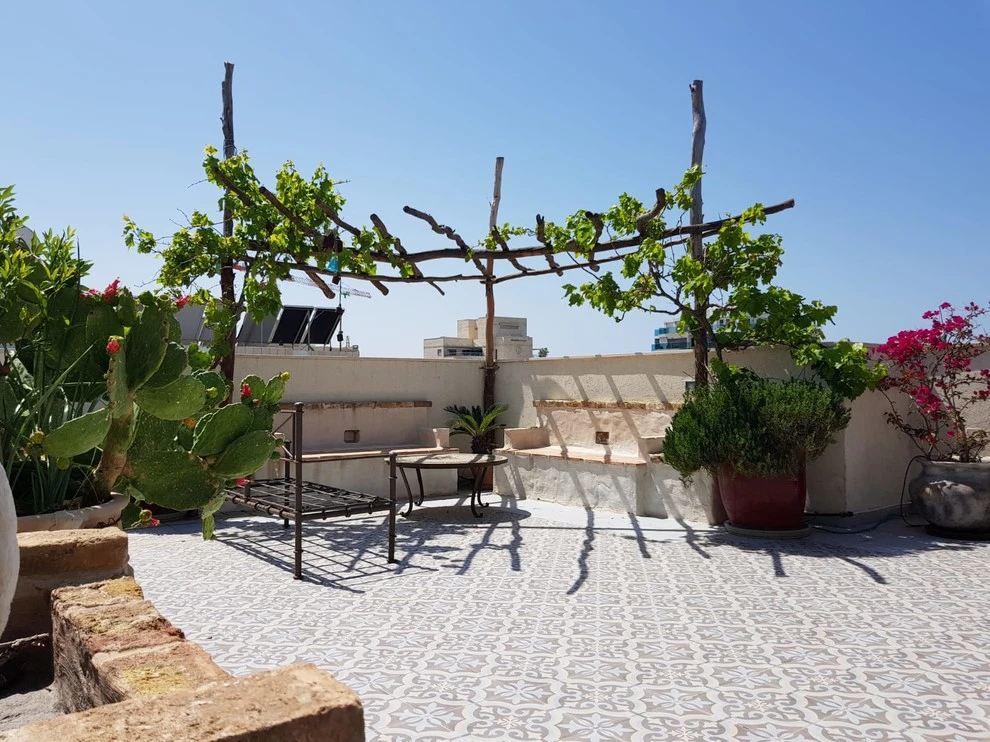 OUTDOOR BENCHES AND SEATING by Roy Altaras Landscape Design And Build - Photo 2