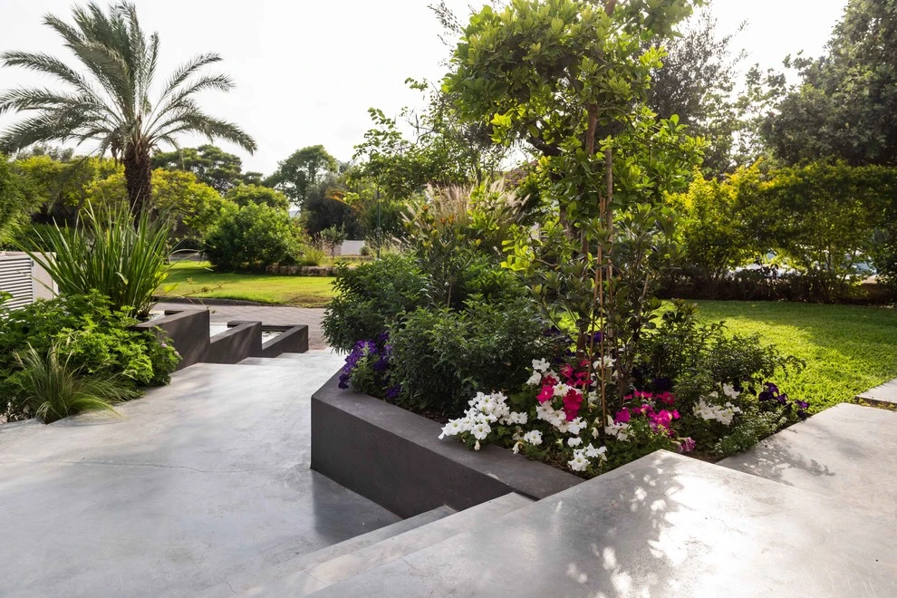 LANDSCAPE AND HARDSCAPE by Roy Altaras Landscape Design And Build - Photo 27