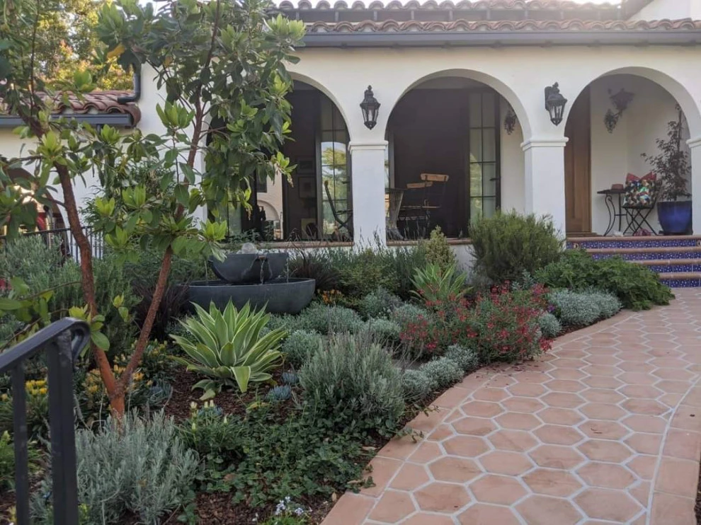 LANDSCAPE AND HARDSCAPE by Roy Altaras Landscape Design And Build - Photo 5