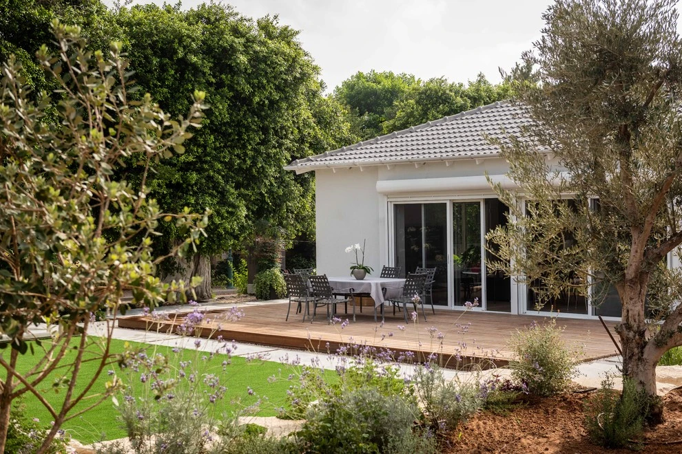 LANDSCAPE AND HARDSCAPE by Roy Altaras Landscape Design And Build - Photo 18