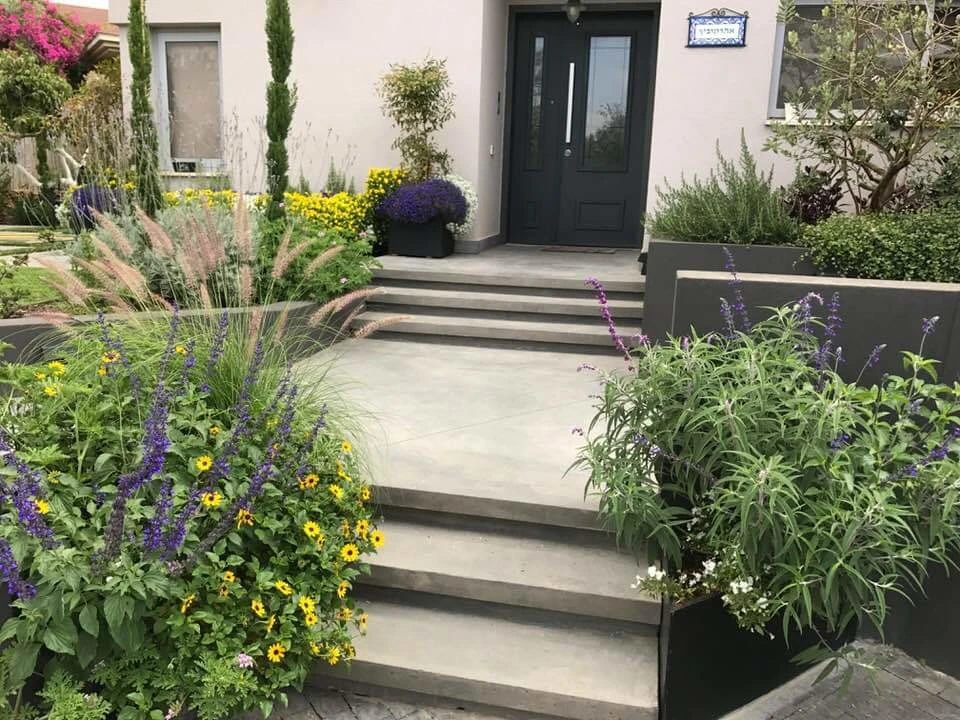 MODERN MEDITERRANEAN DESIGN by Roy Altaras Landscape Design And Build - Photo 2