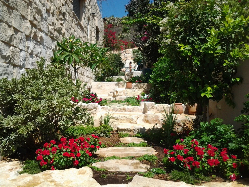 LANDSCAPE AND HARDSCAPE by Roy Altaras Landscape Design And Build - Photo 2
