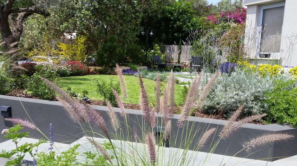 MODERN MEDITERRANEAN DESIGN by Roy Altaras Landscape Design And Build - Photo 10