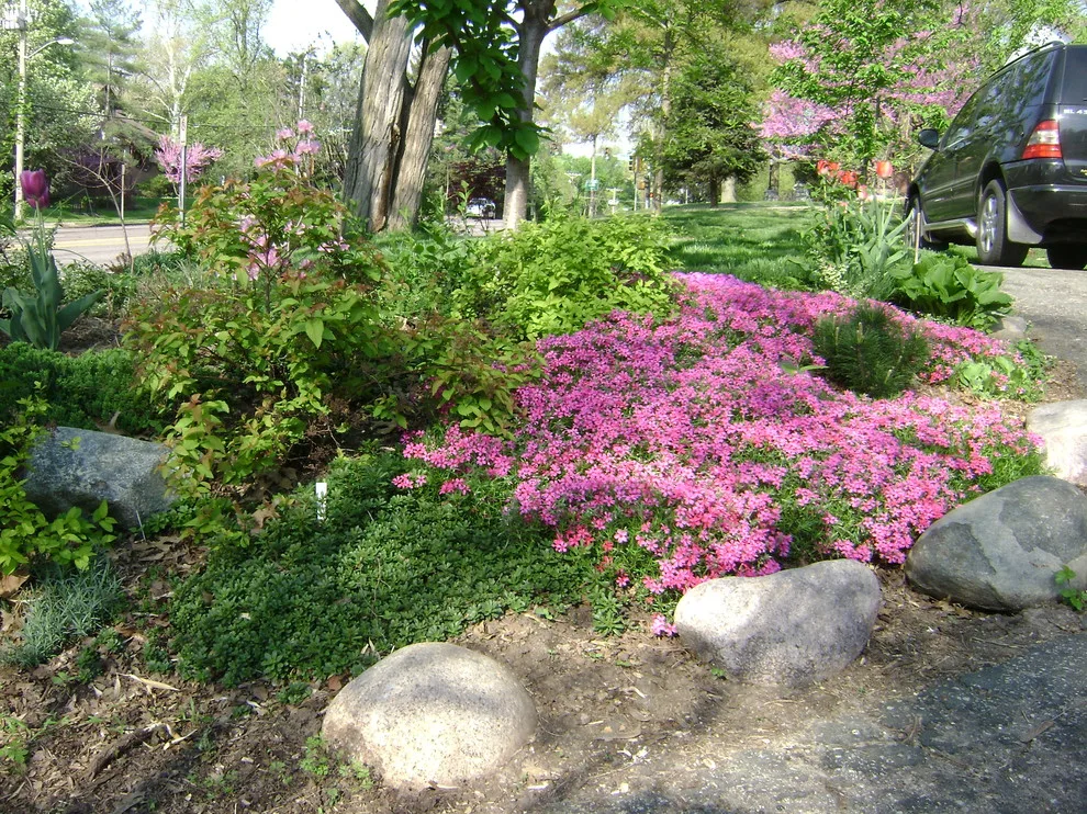 Creative Landscaping Without Retaining Walls or Curbs by Art & Architecture Inc - Photo 3