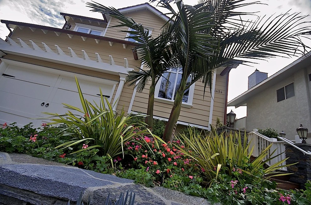 Ventura Faria Beach House by Scarlett's Landscape, Inc. - Photo 5