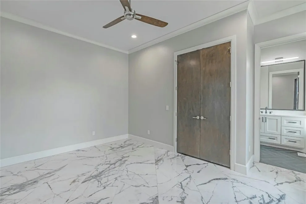 Edmond Oak Tree Golf Course Residence by Jaggers Home Design - Photo 17