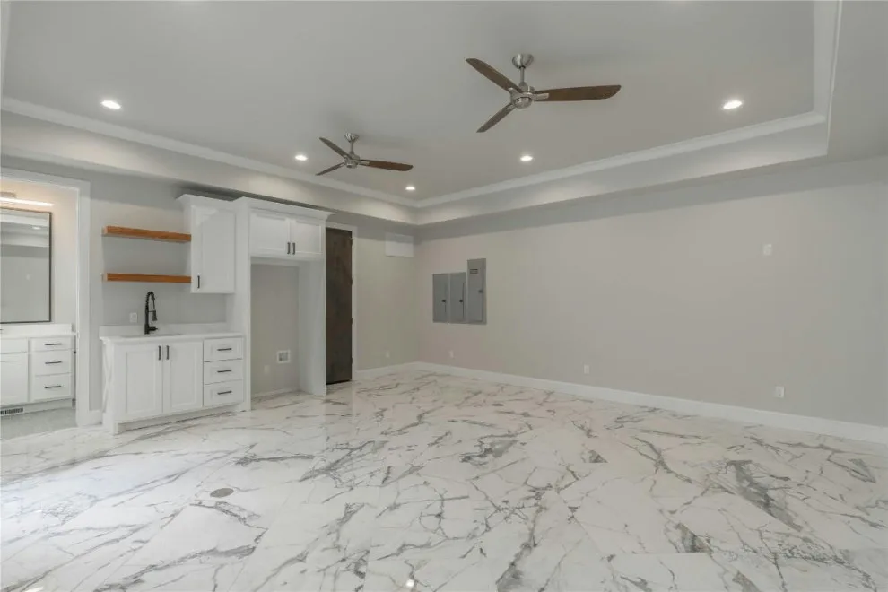 Edmond Oak Tree Golf Course Residence by Jaggers Home Design - Photo 44
