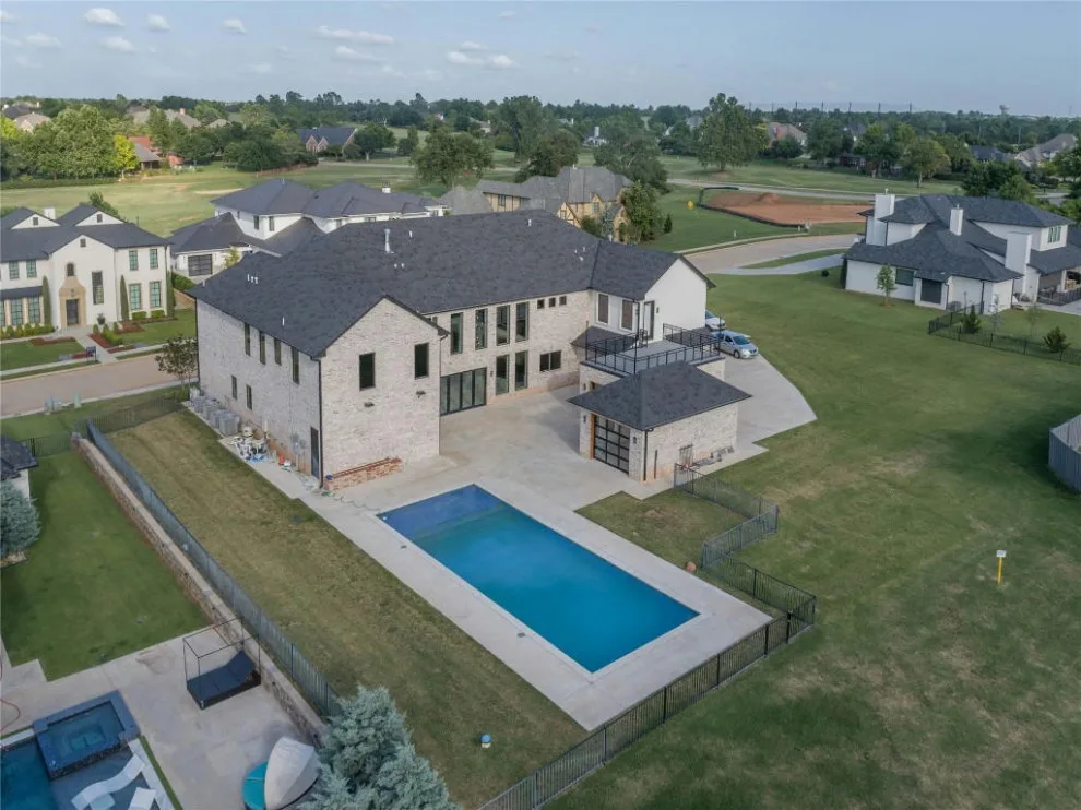 Edmond Oak Tree Golf Course Residence by Jaggers Home Design - Photo 40
