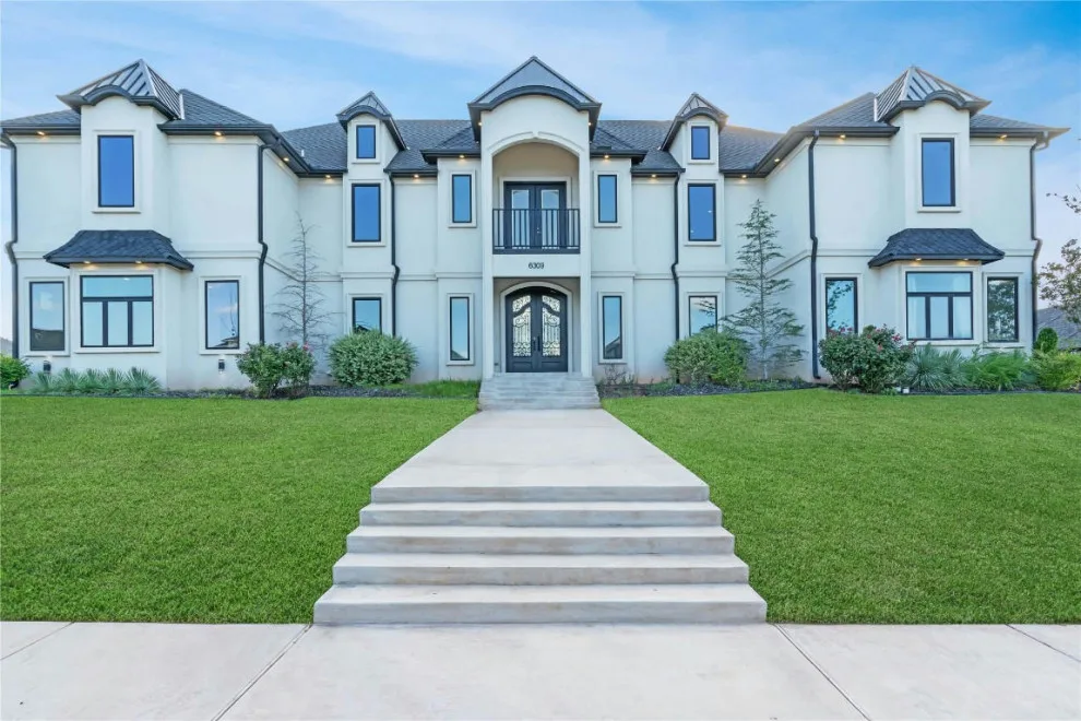 Edmond Oak Tree Golf Course Residence by Jaggers Home Design - Photo 20