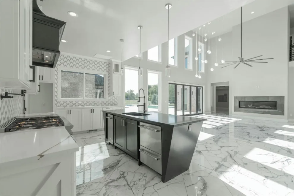 Edmond Oak Tree Golf Course Residence by Jaggers Home Design - Photo 7