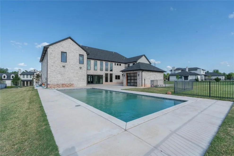 Edmond Oak Tree Golf Course Residence by Jaggers Home Design - Photo 29