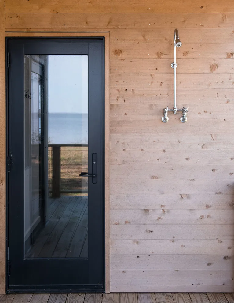 Contemporary warmth by the water by David D. Quillin Architecture - Photo 7