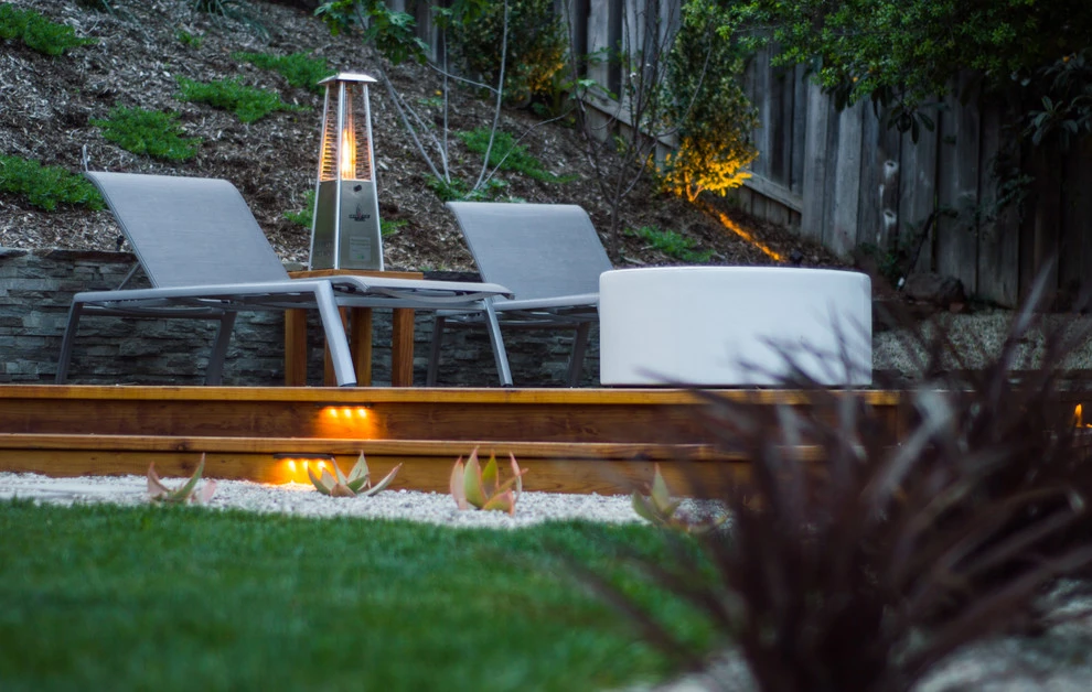 Thousand Oaks Modern Backyard by Scarlett's Landscape, Inc. - Photo 11