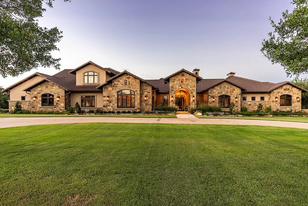 Elegant Bespoke Residence by Nathan Winchester Designs - Photo 12
