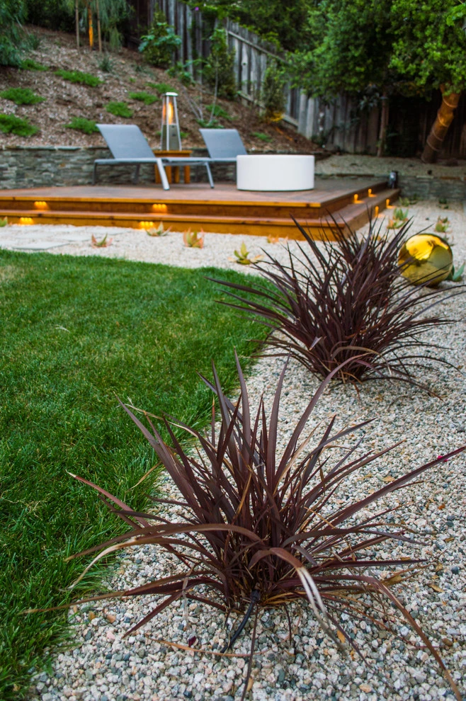 Thousand Oaks Modern Backyard by Scarlett's Landscape, Inc. - Photo 10
