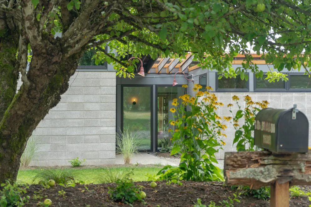 Aquatic Breeding Home Road by Rhodes Architecture + Light - Photo 8