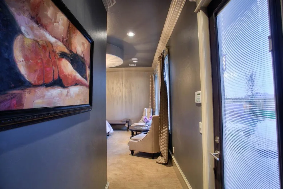 Florida-Inspired Award-Winning Home Parade by Jaggers Home Design - Photo 55