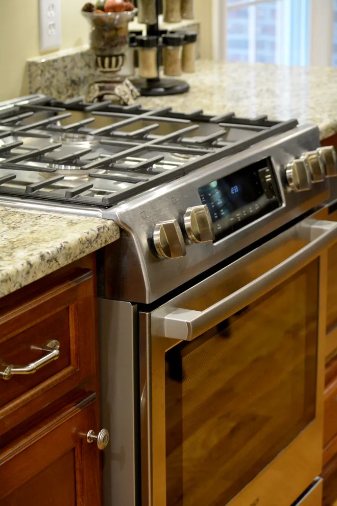 Transforming Darkness into Light: A Kitchen Makeover Brimming with Inspiration by Kustom Home Design - Photo 4