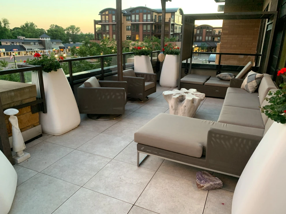 Wayzata Condo Retreat by Stonepocket Unique Landscapes - Photo 2