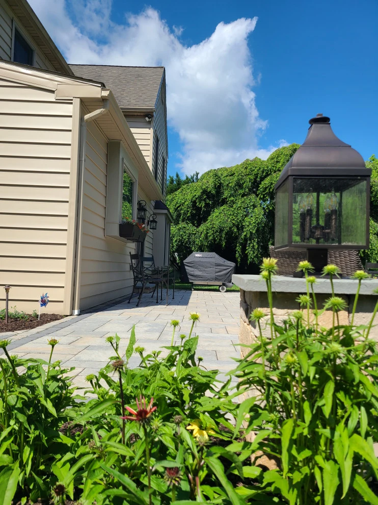 BLu 60 Patio with Chapel wall by Vintage Landscaping - Photo 2