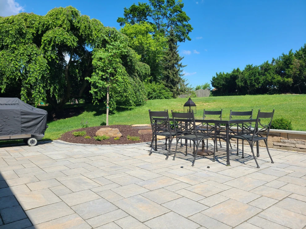 BLu 60 Patio with Chapel wall by Vintage Landscaping - Photo 3