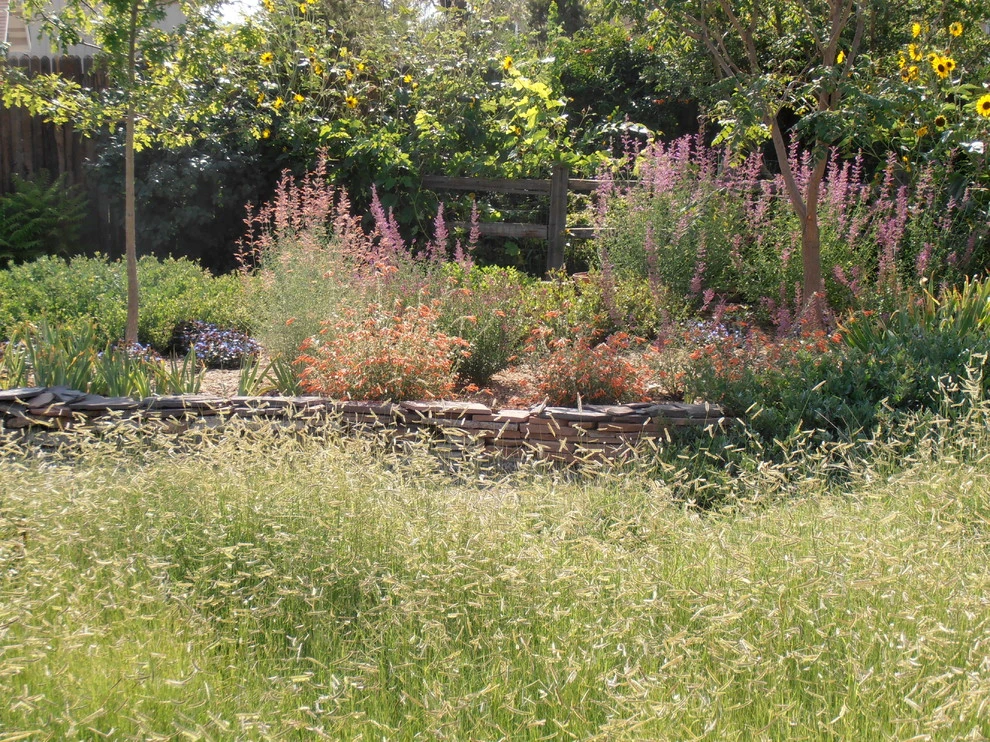 Valley backyard by Waterwise Landscapes Incorporated - Photo 115