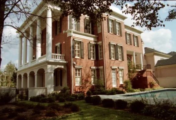 A Battery-Inspired Charleston Single by Southeast Studios Inc. - Photo 22