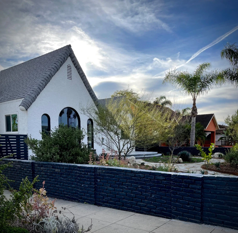 Rimpau Blvd, Los Angeles by Weeds Garden Design Build LLC - Photo 2