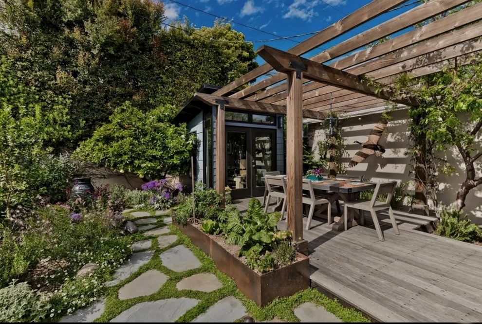 Albata Street, Brentwood by Weeds Garden Design Build LLC - Photo 2